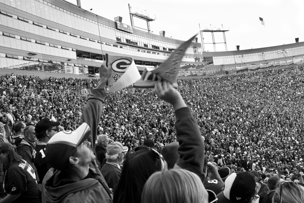 "Packers in Black and White." Credit: Phil Roeder. https://goo.gl/Kqccyz