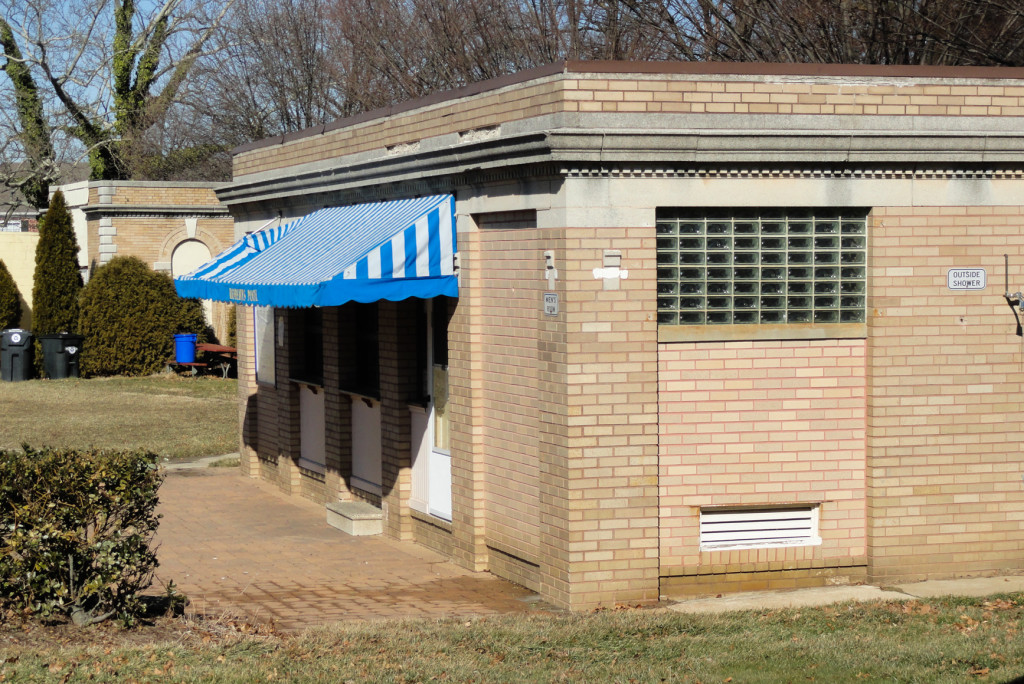 The snack stand at Roberts Pool. Credit: Matt Skoufalos.