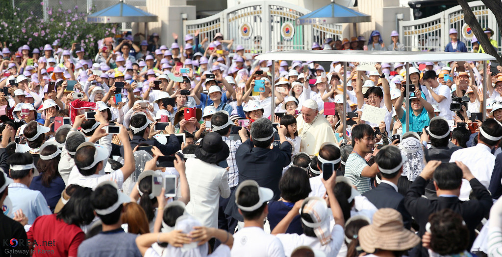 Francis visits Korea. Credit: Jeon Han: https://goo.gl/rdR4mD.