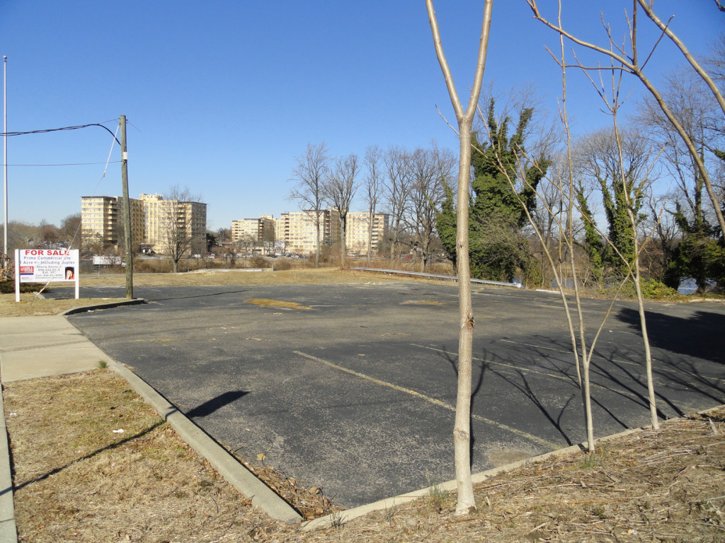 Former Burger King lot. Credit: Matt Skoufalos.