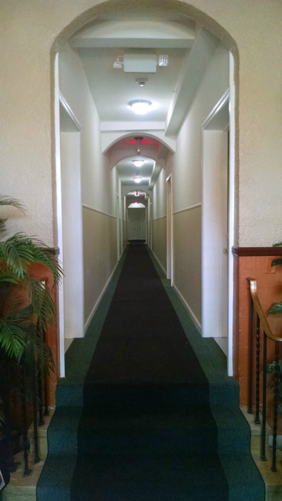 The entranceway to the Oaklyn Villas apartment building. Credit: Matt Skoufalos.