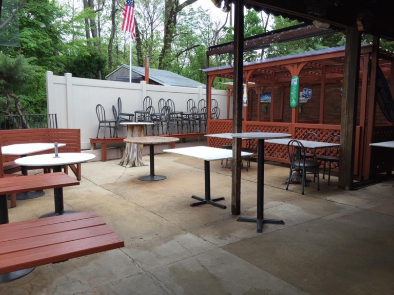 Oaklyn Manor Bar to Open for Derby Day 2016