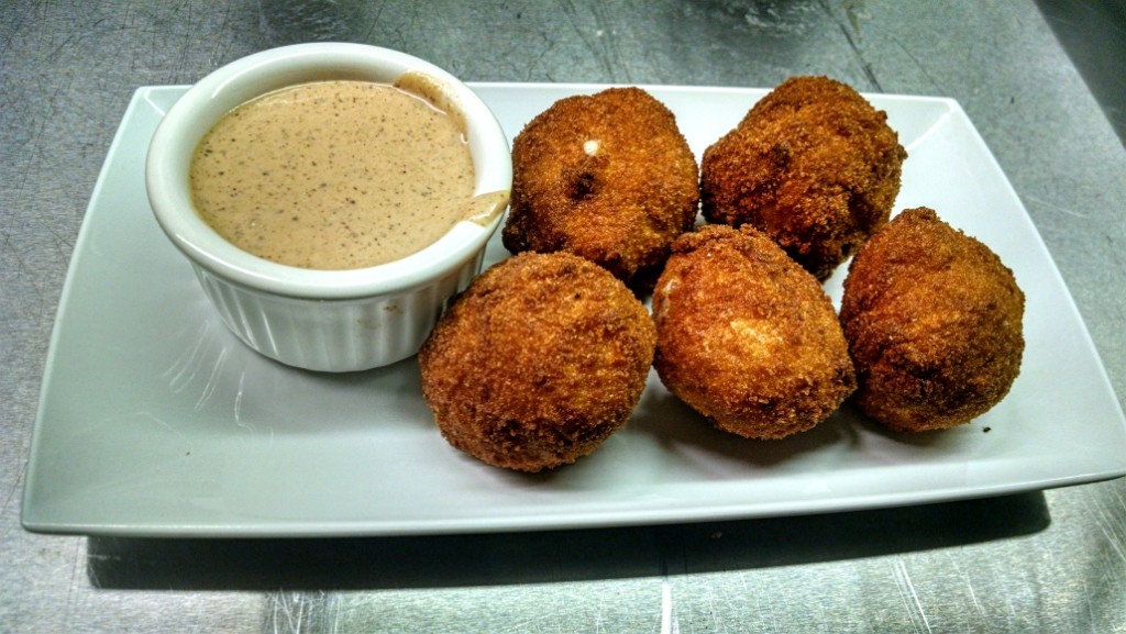 "Manor Bombs," five-cheese-and-bacon fried macaroni and cheese bites. Credit: Matt Skoufalos.